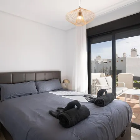Luxe With Sea View Apartman *